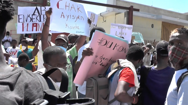 Sit-in : « Nou vle viv, nou gen dwa viv » crient les membres de « Nou p ap dòmi »
